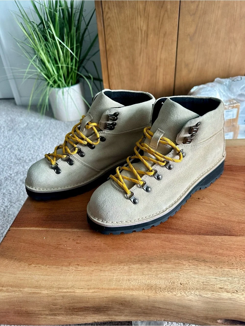 Lands' End Men's Beige Suede Hiking Boots with Yellow Laces